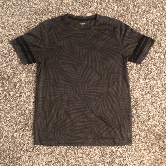 Old Navy Active Go-Dry T-shirt - Picture 1 of 3